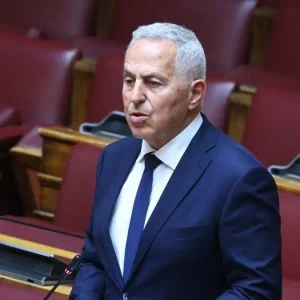 Κοντά στο ΠΑΣΟΚ ο Ευάγγελος Αποστολάκης – Την Δευτέρα η συνάντηση με τον Νίκο Ανδρουλάκη