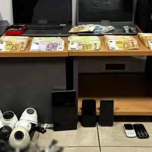 Κύκλωμα παράνομου τζόγου στη Θεσσαλονίκη: Οι αρχηγοί με ένα κλικ αποφάσιζαν ποιος θα κερδίσει -Είχαν κουμπί πανικού για την αστυνομία