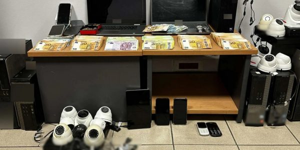 Κύκλωμα παράνομου τζόγου στη Θεσσαλονίκη: Οι αρχηγοί με ένα κλικ αποφάσιζαν ποιος θα κερδίσει -Είχαν κουμπί πανικού για την αστυνομία