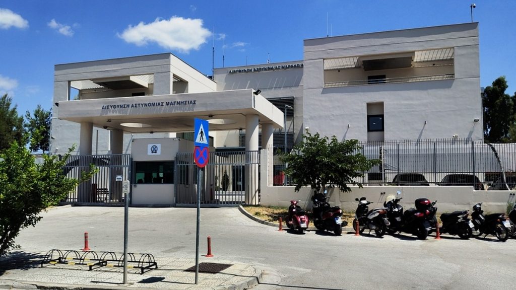 Κρατούμενος έβαλε δύο φορές φωτιά σε στρώματα στα κρατητήρια του Βόλου