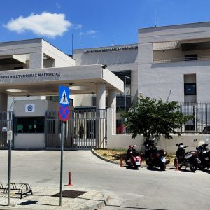 Κρατούμενος έβαλε δύο φορές φωτιά σε στρώματα στα κρατητήρια του Βόλου