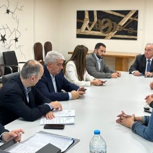 Ευρεία σύσκεψη για την αντιμετώπιση των διαβρώσεων στην Αυλίδα υπό τον Αν. Υπουργό Εθνικής Οικονομίας & Οικονομικών Νίκο Παπαθανάση