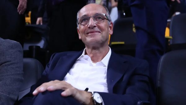 «Σεισμός» στο ελληνικό μπάσκετ: Εντάλματα σύλληψης για τον πρόεδρο της ΕΟΚ, Βαγγέλη Λιόλιο και άλλων πέντε ατόμων για στημένους αγώνες