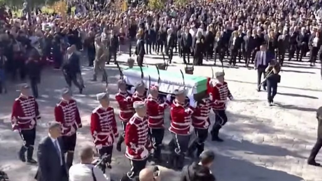 Στη Βουλγαρία επέστρεψαν, με μεγαλειώδη τελετή, τα λείψανα του τσάρου Σαμουήλ μετά τη συμφωνία με την Ελλάδα (ΒΙΝΤΕΟ)