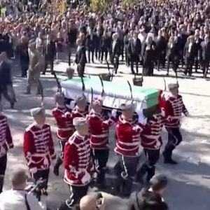 Στη Βουλγαρία επέστρεψαν, με μεγαλειώδη τελετή, τα λείψανα του τσάρου Σαμουήλ μετά τη συμφωνία με την Ελλάδα (ΒΙΝΤΕΟ)