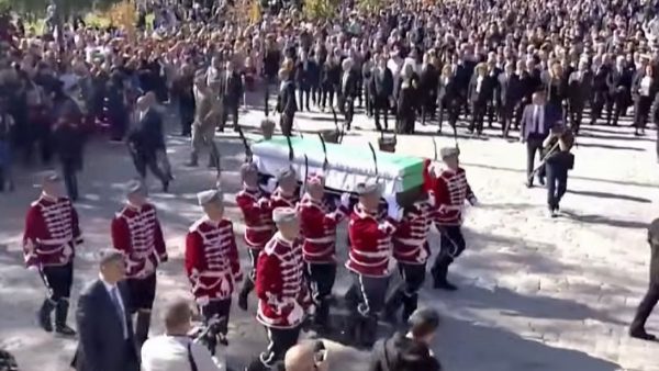 Στη Βουλγαρία επέστρεψαν, με μεγαλειώδη τελετή, τα λείψανα του τσάρου Σαμουήλ μετά τη συμφωνία με την Ελλάδα (ΒΙΝΤΕΟ)