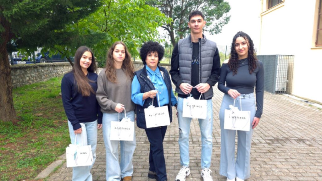 ΓΕΛ Αμφίκλειας: Για 9η χρονιά βραβεύτηκαν οι αριστούχοι μαθητές με τα Βραβεία «Λουκάς Πολιτικός» (ΦΩΤΟ - ΒΙΝΤΕΟ)