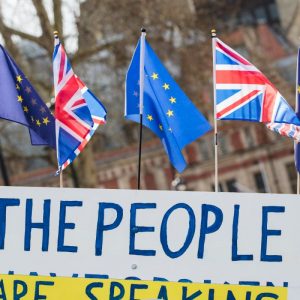 Το Brexit διχάζει και πάλι τους Βρετανούς – Σχεδόν 5 στους 10 θέλουν ξανά ΕΕ