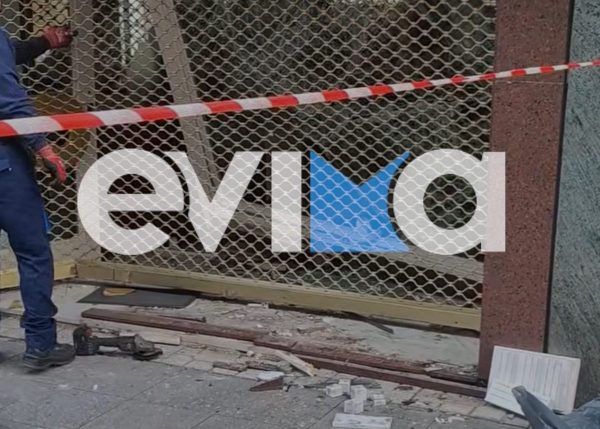 Χαλκίδα: «Μπούκαραν» με αυτοκίνητο σε κοσμηματοπωλείο στην Αβάντων