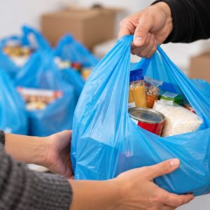 Ολοκληρώθηκε η διανομή τροφίμων από το Κοινωνικό Παντοπωλείο στον Δήμο Λοκρών