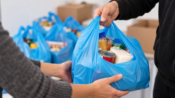 Ολοκληρώθηκε η διανομή τροφίμων από το Κοινωνικό Παντοπωλείο στον Δήμο Λοκρών