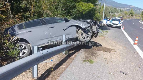 Φθιώτιδα: Αυτοκίνητο βρέθηκε στις μπάρες - Τραυματίστηκε ελαφρά ο οδηγός (ΦΩΤΟ)