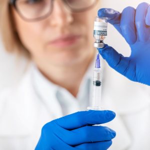 «Καμπανάκι» για τη γρίπη: Μόλις 500.000 οι εμβολιασμοί - Στόχος τα 3 εκατ. σε έναν μήνα, ποιοι πρέπει να σπεύσουν