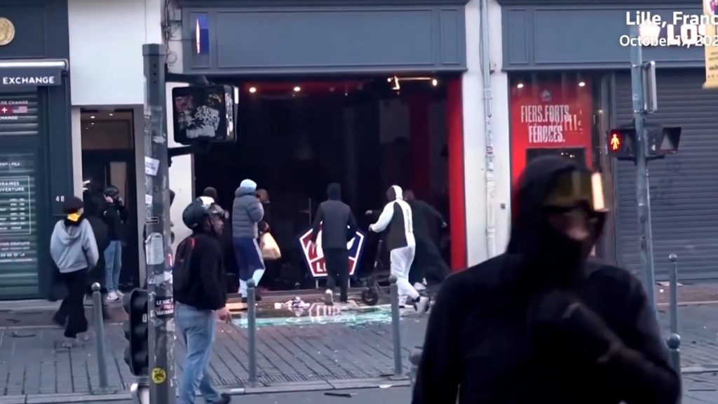 Την παραίτησή του υπέβαλε ο Γάλλος ΥΠΕΣ μετά το χάος, δεν την έκανε δεκτή ο Μακρόν - «Υπήρξαν αστοχίες» παραδέχθηκε ο Γάλλος Πρόεδρος