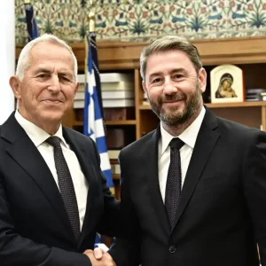 Στο ΠΑΣΟΚ ο Ευάγγελος Αποστολάκης: «Δεν ήταν εύκολη απόφαση – Δεν δέχομαι επιτακτικά κελεύσματα»