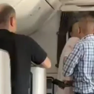 Flydubai: Νέα πλάνα από το χάος στην πτήση μετά την επίθεση στον κυβερνήτη – «Υπάρχει γιατρός ή πιλότος;»