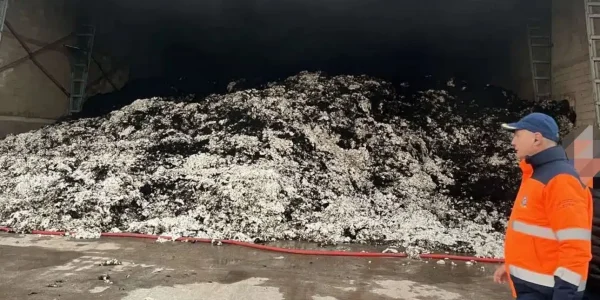 Φωτιά σε εγκαταστάσεις βάμβακος στα Τρίκαλα - Καίγονται έξι αποθήκες (ΦΩΤΟ)