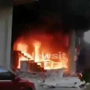 Θεσσαλονίκη: Φωτιά σε ισόγειο διαμέρισμα – 30χρονη υπέστη εγκαύματα, «ακούσαμε ένα μεγάλο μπαμ»
