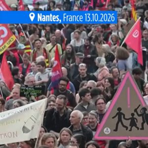 Φλέγεται η Γαλλία: Μαθητές, αγρότες και «Κίτρινα Γιλέκα» στους δρόμους για την ακρίβεια - Επεισόδια με μασκοφόρους, δακρυγόνα και πυροτεχνήματα