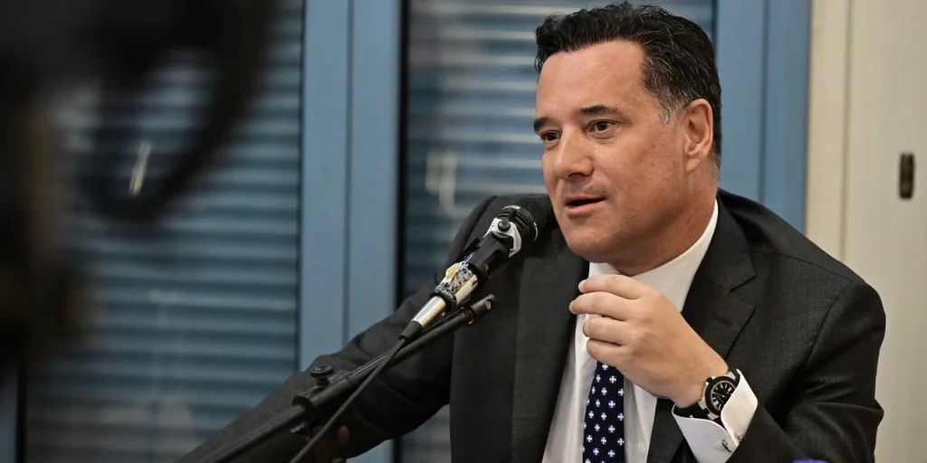 Γεωργιάδης: Χθες στην Πάρο μια κυρία με γυαλιά 1.500 ευρώ φώναζε «δεν έχουμε να φάμε» -Η απομάκρυνση Γκίλφοϊλ δεν επηρεάζει τις σχέσεις με ΗΠΑ