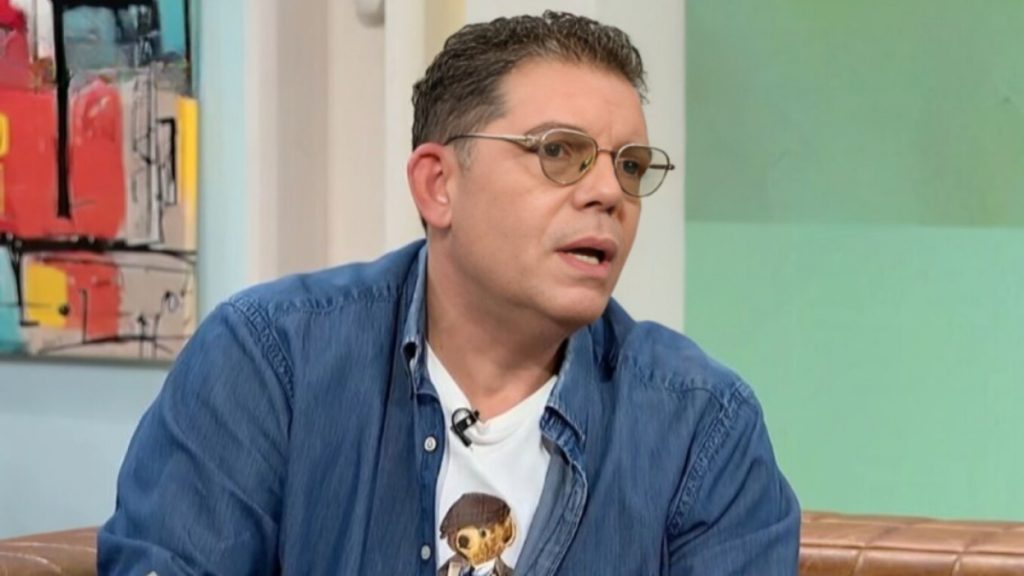 Γρηγόρης Μπιθικώτσης για τον πατέρα του: Κάθε μέρα μου άφηνε σημειώματα, μου έγραφε «σε λατρεύω» και «δεν μ’ αγαπάς όσο σ’ αγαπώ»