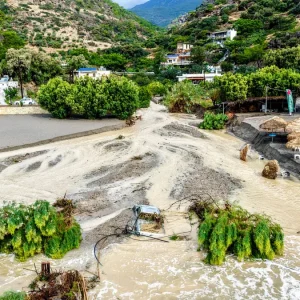 Θαμμένη στη λάσπη η Κρήτη, εικόνες καταστροφής - Κλειστά σχολεία και αυτοψία στις πλημμυρισμένες περιοχές