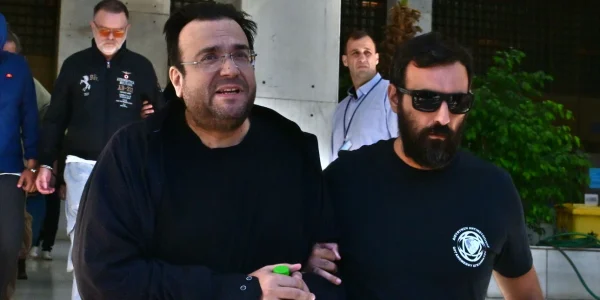 «Είμαι αθώος, είναι σκευωρία»: Στον εισαγγελέα ο Φίλιππος Καμπούρης και η σύζυγός του για την απάτη σε βάρος του ΕΦΚΑ