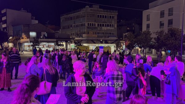 Λαμία: Η πλατεία Πάρκου «ντύθηκε» στα ροζ στέλνοντας μήνυμα πρόληψης κατά του καρκίνου του μαστού