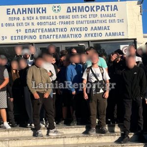 Στα κάγκελα οι μαθητές του 1ου ΕΠΑΛ Λαμίας για την κατάσταση του σχολείου τους (ΒΙΝΤΕΟ-ΦΩΤΟ)