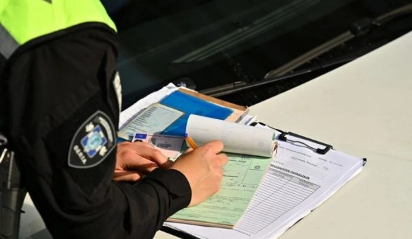 Λαμία: Πάρκαρε αυτοκίνητο σε ακινησία στο δρόμο και «χρεώθηκε» με πρόστιμο 10.000 ευρώ! - Πότε ο δηλωμένος χώρος στάθμευσης γίνεται παγίδα για τον ιδιοκτήτη