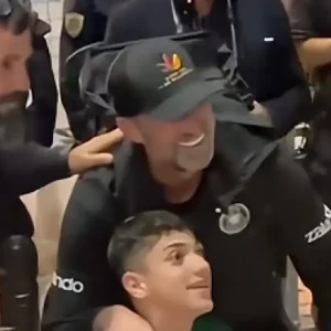 Ο Γιούργεν Κλοπ φωτογραφήθηκε με τον Γιάννη Παπαστεφανάκη έξω από την Τούμπα