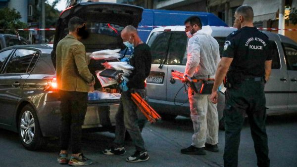 Κολωνός: Φωτογραφίες ντοκουμέντα από την έκρηξη – Η παγιδευμένη με εκρηκτικά σακούλα, ο πυροκροτητής και τα σενάρια της ΕΛΑΣ