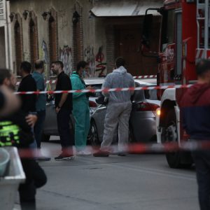 Από εκρηκτικό μηχανισμό με πυροκροτητή η έκρηξη στον Κολωνό: Η λευκή σακούλα και το τηλεφώνημα του διαχειριστή στην αστυνομία