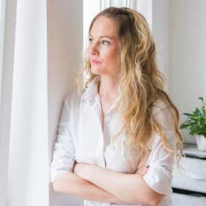 «Πότε θα νοικοκυρευτείς;»: Το σύνδρομο των 30 και η παγίδα του κοινωνικού θορύβου