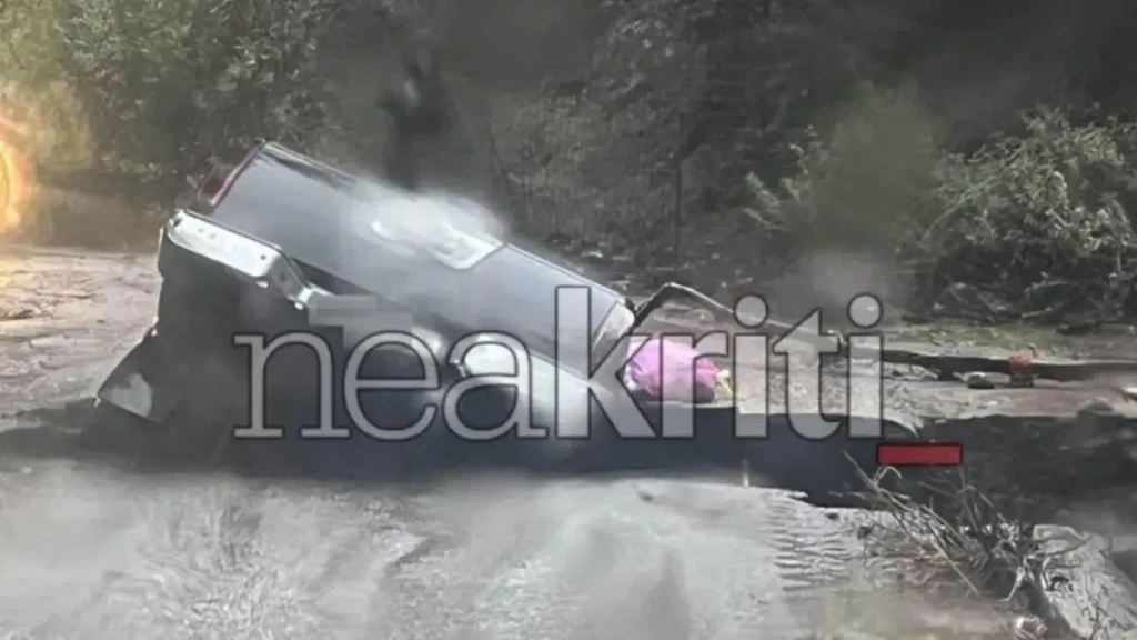 Κακοκαιρία στην Κρήτη: Αυτοκίνητο έπεσε σε «τρύπα» που άνοιξε στον δρόμο λόγω καθίζησης – Στο νοσοκομείο οι δύο επιβάτες του