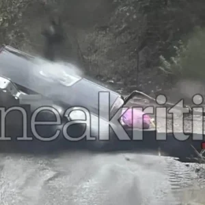 Κακοκαιρία στην Κρήτη: Αυτοκίνητο έπεσε σε «τρύπα» που άνοιξε στον δρόμο λόγω καθίζησης – Στο νοσοκομείο οι δύο επιβάτες του