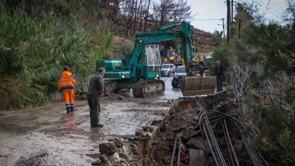 Ρέθυμνο: Νέο 112 στον Μυλοπόταμο - «Μετακινηθείτε σε υψηλότερα σημεία» - Συνεχίζεται η επέλαση της κακοκαιρίας