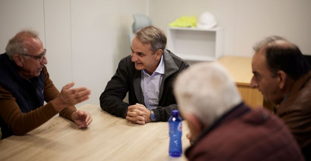 Μητσοτάκης με αντιπροσωπεία αγροτών στη Λάρισα: Αφορολόγητο αγροτικό πετρέλαιο στην αντλία από 1η Νοεμβρίου