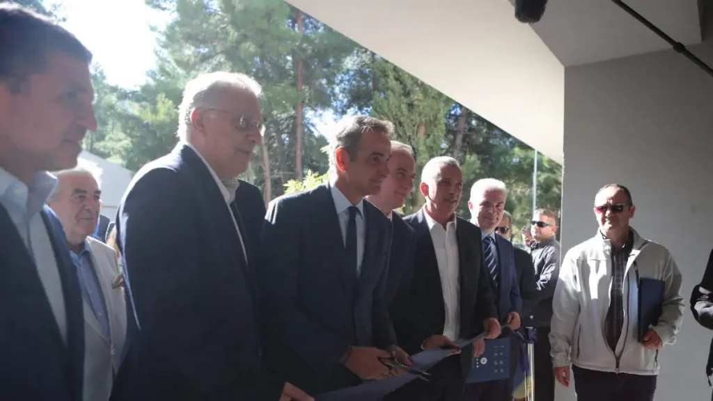 Κυριάκος Μητσοτάκης από τον «Δημόκριτο»: «Η κυβέρνηση συνομιλεί με το αύριο, άλλες πολιτικές δυνάμεις παραμένουν στο χθες»