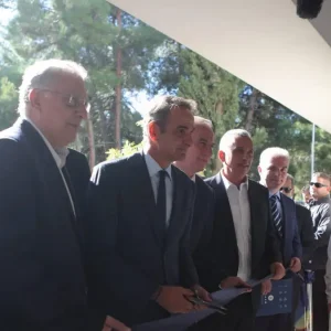 Κυριάκος Μητσοτάκης από τον «Δημόκριτο»: «Η κυβέρνηση συνομιλεί με το αύριο, άλλες πολιτικές δυνάμεις παραμένουν στο χθες»
