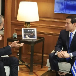 Επίσκεψη Ρούμπιο: Η φωτογραφία που μπήκε ανάμεσα σε Μητσοτάκη και Αμερικανό ΥΠΕΞ στο Μέγαρο Μαξίμου και η καθόλου τυχαία επιλογή της