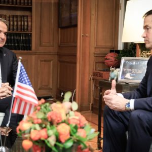 Σε εξέλιξη η συνάντηση Μητσοτάκη - Ρούμπιο στο Μαξίμου: «Μπορούμε να κάνουμε πράγματα σε οικονομία και ενέργεια»