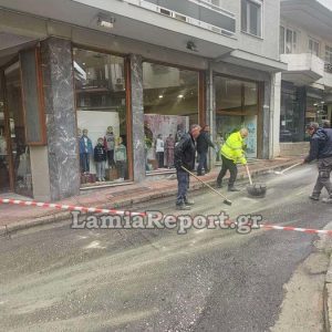 Λαμία: Διαρροή λαδιών σε κεντρικούς δρόμους της πόλης «παγίδα» για δικυκλιστές και πεζούς - Δείτε εικόνες