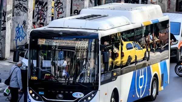 Νεκρή η γυναίκα που παρέσυρε λεωφορείο στη Λεωφόρο Βουλιαγμένης