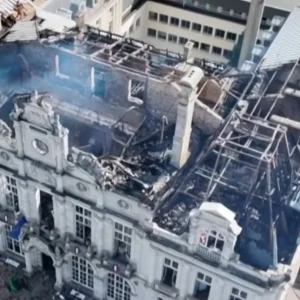Καταστράφηκε ολοσχερώς το ιστορικό δημαρχείο της Λιμόζ - Εικόνες θλίψης, συγκλονιστικό βίντεο από drone