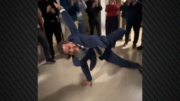 Ο Άδωνις αναδημοσίευσε AI βίντεο που χορεύει... break dance μετά το «και α και ου και ΔΑΠ-ΝΔΦΚ»