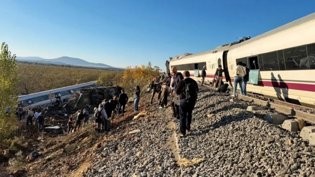 Σύγκρουση τρένων κοντά στο Τολέδο της Ισπανίας με τουλάχιστον 30 νεκρούς και πολλούς τραυματίες - Δείτε βίντεο
