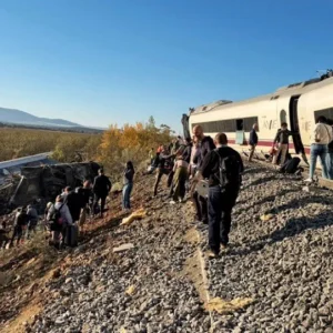 Σύγκρουση τρένων κοντά στο Τολέδο της Ισπανίας με τουλάχιστον 30 νεκρούς και πολλούς τραυματίες - Δείτε βίντεο