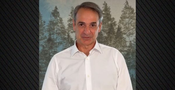 «Ένα τελευταίο βίντεο και το κλείνω, σας θυμίζει κάτι;»: Το μήνυμα Μητσοτάκη σε παιδιά, γονείς και πλατφόρμες για τον κόφτη στα 15 για τα social media