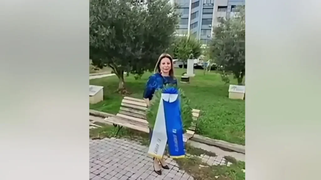 Η Καρυστιανού κατέθεσε μόνη της στεφάνι στη Θεσσαλονίκη για την 28η Οκτωβρίου – «Δεν μας άφησαν να τιμήσουμε το “ΟΧΙ”»